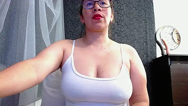 Snapshot of Abril_Bianchi chatting on 09/29/25, 10:14 Abril Bianchi online show from 09/29/25, 10:14