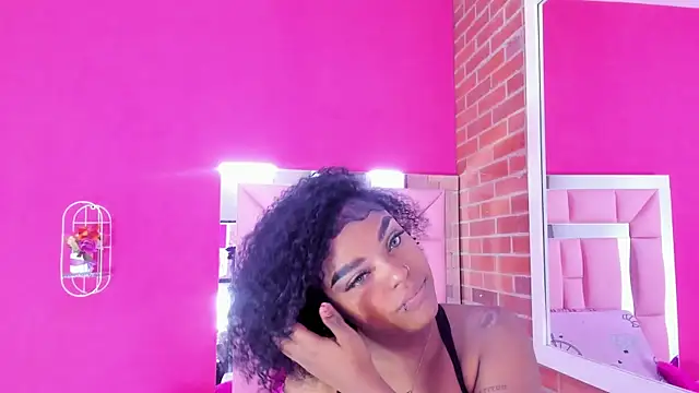 Snapshot of malu_horny_69 chatting on 06/26/26, 02:43 malu horny 69 online show from 06/26/26, 02:43