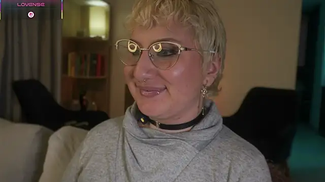 Snapshot of Ximenna_Cruz chatting on 12/03/25, 08:40 Ximenna Cruz online show from 12/03/25, 08:40