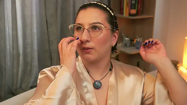 Ximenna Cruz online show from 04/09/26, 09:31