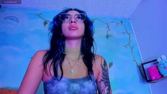 SaturnooStonee online show from 04/19/26, 01:38