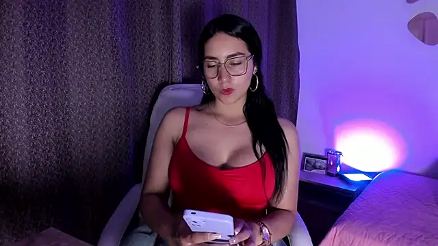 Snapshot of ValentinaaF chatting on 09/09/25, 12:05 ValentinaaF online show from 09/09/25, 12:05