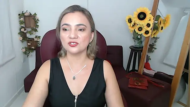 Snapshot of ana_milf chatting on 06/04/26, 02:01 ana milf online show from 06/04/26, 02:01