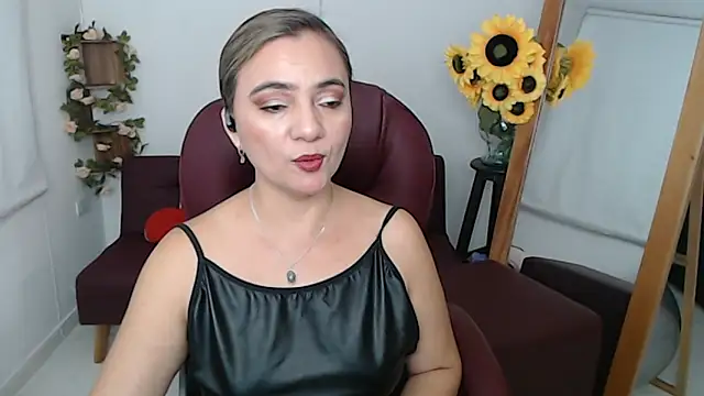 Snapshot of ana_milf chatting on 06/16/26, 02:30 ana milf online show from 06/16/26, 02:30