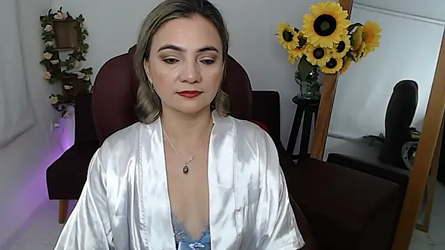 Snapshot of ana_milf chatting on 07/04/26, 02:12 ana milf online show from 07/04/26, 02:12