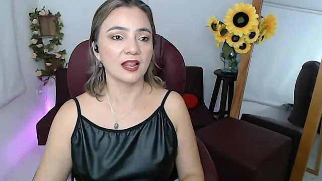 Snapshot of ana_milf chatting on 07/05/26, 01:29 ana milf online show from 07/05/26, 01:29