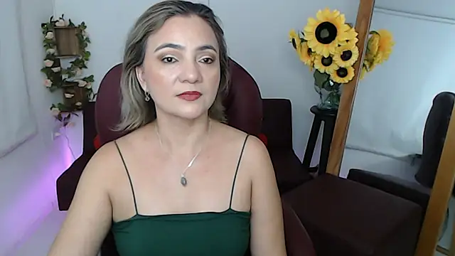 Snapshot of ana_milf chatting on 07/06/26, 02:14 ana milf online show from 07/06/26, 02:14