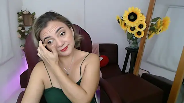Snapshot of ana_milf chatting on 07/13/26, 12:41 ana milf online show from 07/13/26, 12:41