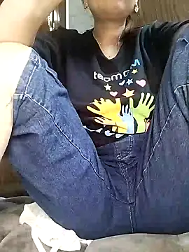 Snapshot of Mie610 chatting on 01/24/25, 11:56 Mie610 online show from 01/24/25, 11:56