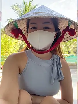 BabyThree  online show from 11/28/25, 06:49