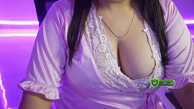 Snapshot of only_aleesha chatting on 10/17/25, 08:11 only aleesha online show from 10/17/25, 08:11