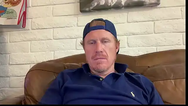 Snapshot of JeffJocc chatting on 10/21/25, 04:02 JeffJocc online show from 10/21/25, 04:02