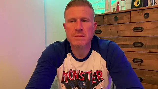 Snapshot of JeffJocc chatting on 10/26/25, 03:56 JeffJocc online show from 10/26/25, 03:56