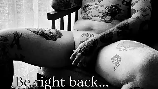 Snapshot of JeffJocc chatting on 10/26/25, 04:02 JeffJocc online show from 10/26/25, 04:02