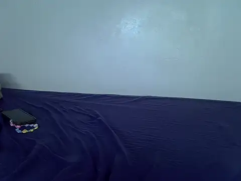 laetitia  online show from 11/26/25, 08:15