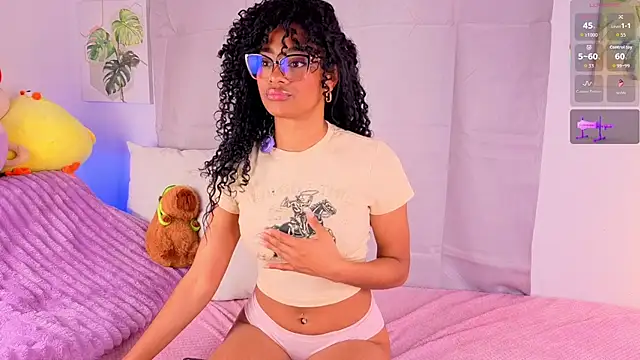 Snapshot of Heily_Fox chatting on 11/13/25, 07:07 Heily Fox online show from 11/13/25, 07:07