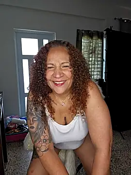 Snapshot of ladycreamypr2 chatting on 04/17/26, 03:04 ladycreamypr2 online show from 04/17/26, 03:04