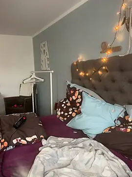 Liana Lou online show from 04/12/26, 11:15