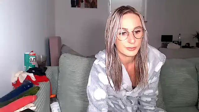 Liana Lou online show from 06/20/26, 12:52