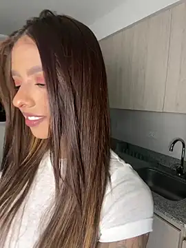 Snapshot of mariana_lopez1 chatting on 12/29/24, 11:50 mariana lopez1 online show from 12/29/24, 11:50