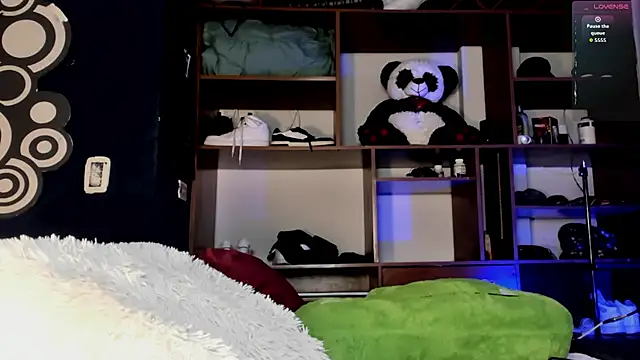 Snapshot of Teo_skinny chatting on 07/23/26, 12:57 Teo skinny online show from 07/23/26, 12:57
