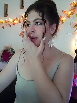 Snapshot of Malka_Burning chatting on 01/07/25, 12:34 Malka Burning online show from 01/07/25, 12:34