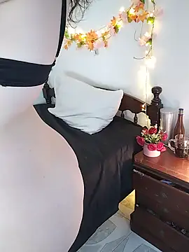 Snapshot of Malka_Burning chatting on 01/21/25, 10:51 Malka Burning online show from 01/21/25, 10:51