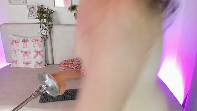 Snapshot of Malka_Burning chatting on 03/14/25, 02:42 Malka Burning online show from 03/14/25, 02:42