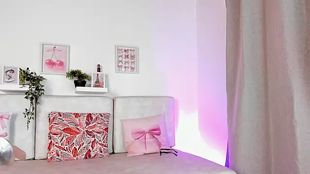 Snapshot of Malka_Burning chatting on 03/21/25, 08:29 Malka Burning online show from 03/21/25, 08:29