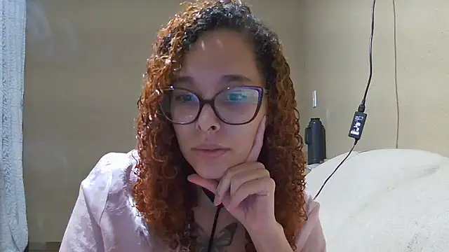 Snapshot of lizza_monroe chatting on 11/21/25, 12:43 lizza monroe online show from 11/21/25, 12:43