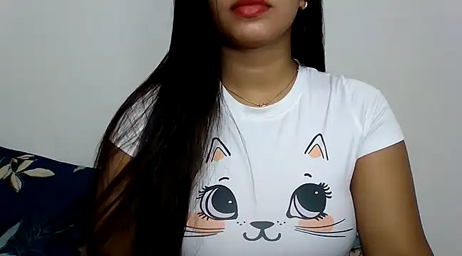 Snapshot of sparkling_queen chatting on 03/23/25, 02:04 sparkling queen online show from 03/23/25, 02:04