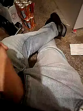 Snapshot of A_man_in_public chatting on 10/18/25, 08:15 A man in public online show from 10/18/25, 08:15