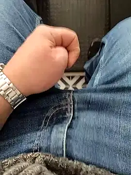 A man in public online show from 03/01/26, 12:18