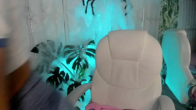 cute hollywood online show from 10/20/25, 08:53