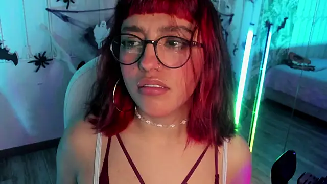 cute hollywood online show from 11/02/25, 05:48