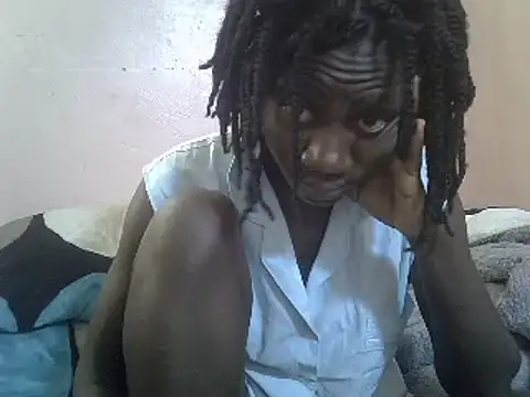 Snapshot of Petite_rider chatting on 03/17/25, 12:35 Petite rider online show from 03/17/25, 12:35