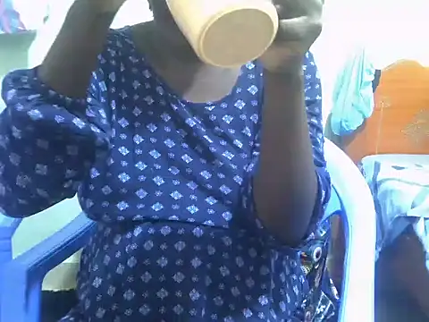 Snapshot of Petite_rider chatting on 11/03/25, 06:03 Petite rider online show from 11/03/25, 06:03