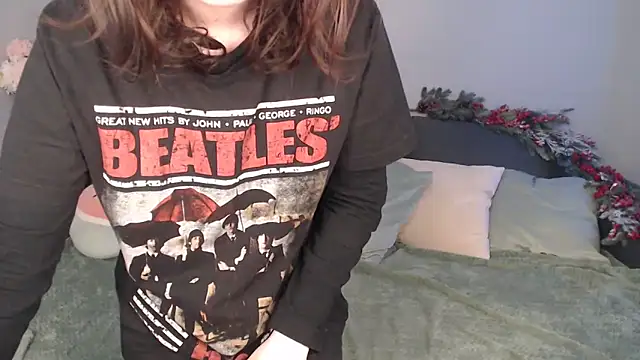 Snapshot of Mini_Diva chatting on 01/05/25, 09:05 Mini Diva online show from 01/05/25, 09:05