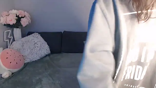 Snapshot of Mini_Diva chatting on 01/18/25, 09:13 Mini Diva online show from 01/18/25, 09:13