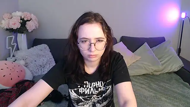 Snapshot of Mini_Diva chatting on 02/26/25, 09:21 Mini Diva online show from 02/26/25, 09:21