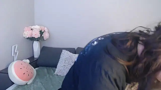 Snapshot of Mini_Diva chatting on 03/18/25, 09:09 Mini Diva online show from 03/18/25, 09:09