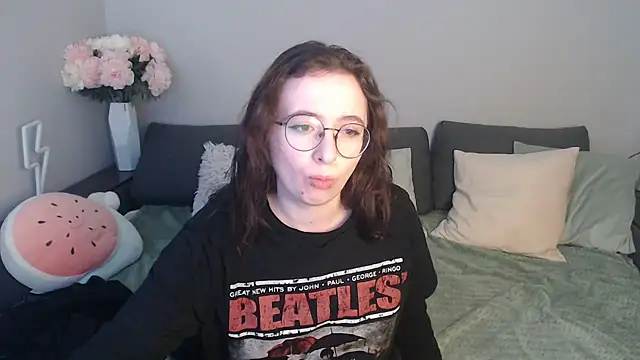 Snapshot of Mini_Diva chatting on 03/22/25, 09:13 Mini Diva online show from 03/22/25, 09:13