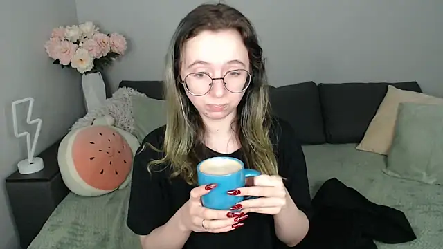 Mini Diva online show from 09/10/25, 08:25