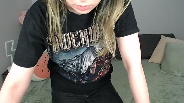 Snapshot of Mini_Diva chatting on 09/12/25, 08:03 Mini Diva online show from 09/12/25, 08:03