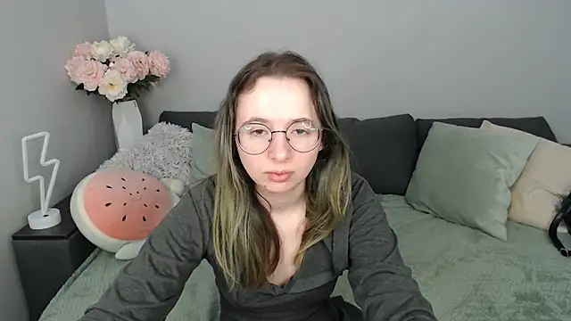 Snapshot of Mini_Diva chatting on 09/17/25, 08:05 Mini Diva online show from 09/17/25, 08:05