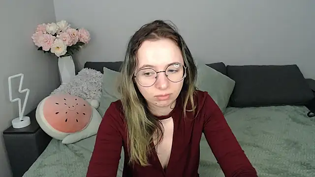 Snapshot of Mini_Diva chatting on 09/19/25, 08:05 Mini Diva online show from 09/19/25, 08:05