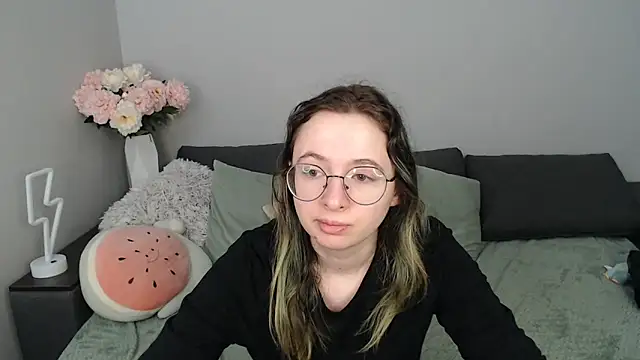 Snapshot of Mini_Diva chatting on 09/20/25, 08:04 Mini Diva online show from 09/20/25, 08:04