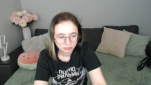 Snapshot of Mini_Diva chatting on 09/26/25, 08:07 Mini Diva online show from 09/26/25, 08:07