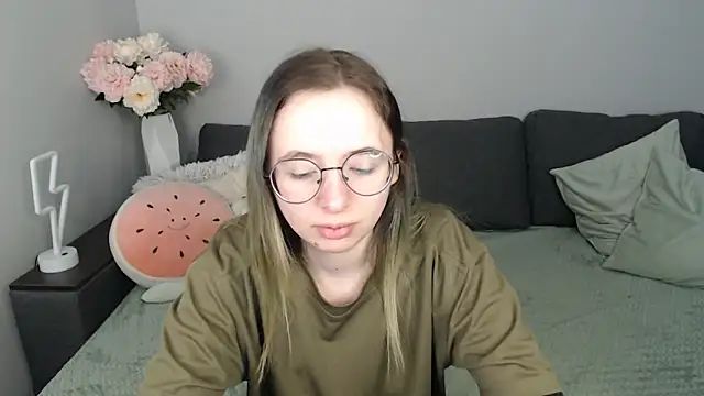 Snapshot of Mini_Diva chatting on 09/29/25, 08:08 Mini Diva online show from 09/29/25, 08:08