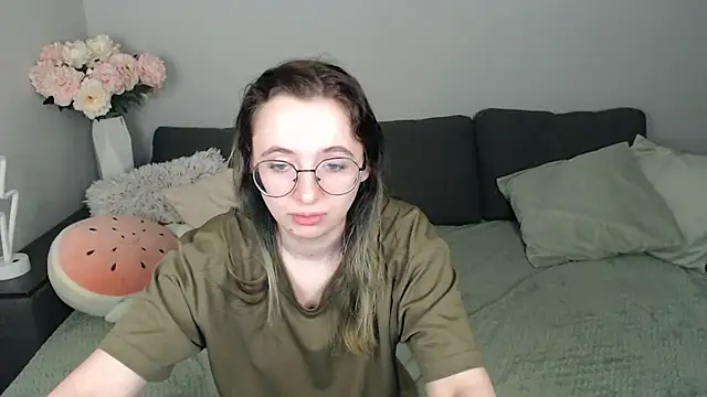 Snapshot of Mini_Diva chatting on 10/01/25, 08:31 Mini Diva online show from 10/01/25, 08:31